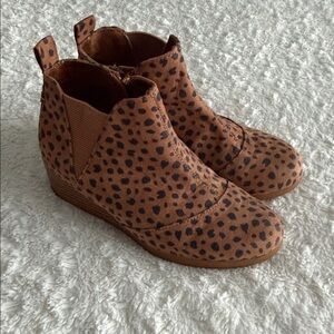 TOMS Brown Leopard Kids Boots big girl size 3.5